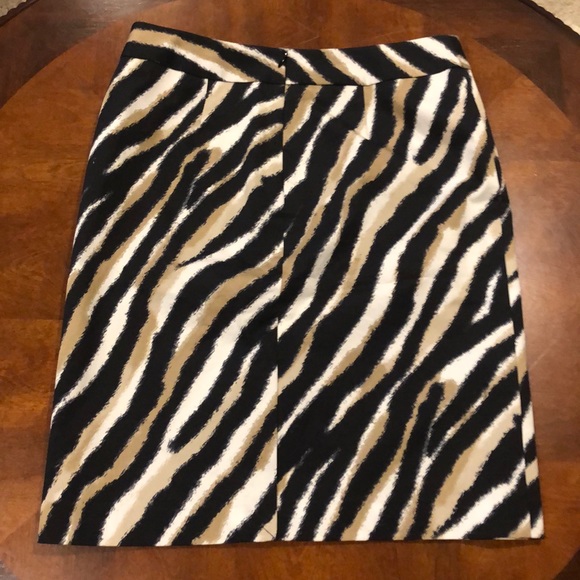Talbots Tiger Print Pencil Skirt Size 10P - Picture 2 of 4